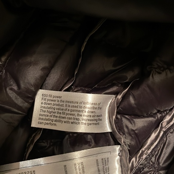 Andrew Marc, packable, 650 Fill, 90% duck down, velvet lined collar, zip pockets - Picture 12 of 13